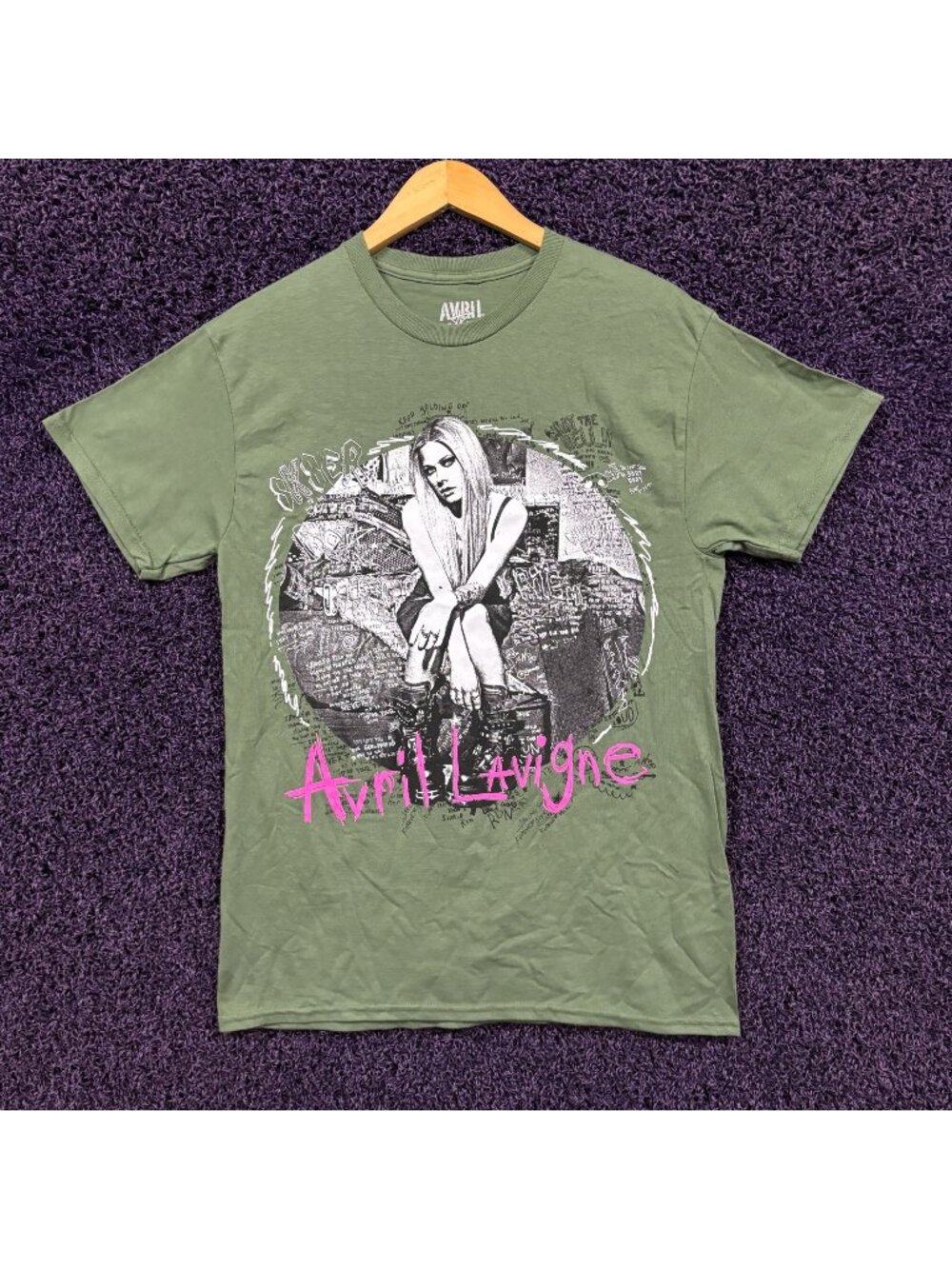 Avril Lavigne Greatest Hits T-Shirt Size Large